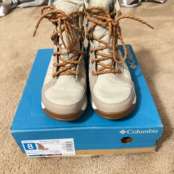 Columbia women’s Femmes Meadows shorty boots - Picture 7 of 8